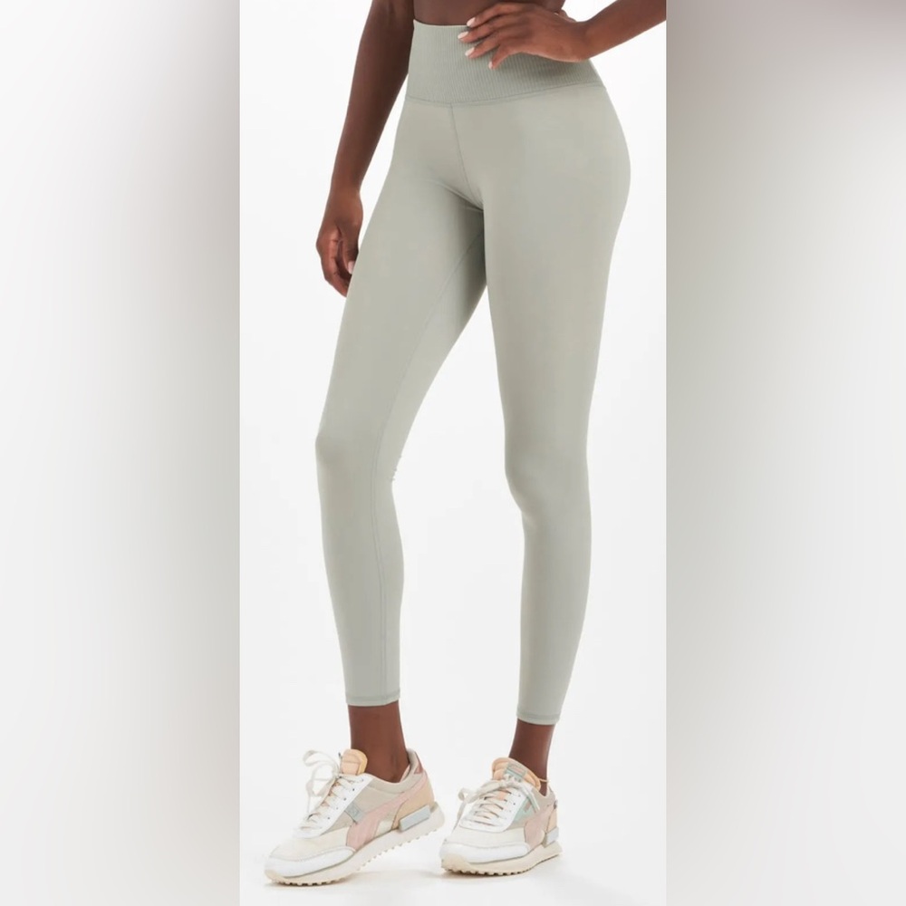 Vuori Rib Studio Leggings. NWT